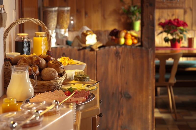 brasserie-LUCERAM-min_breakfast_buffet_food_restaurant_meal_hotel_plate_fresh-718745